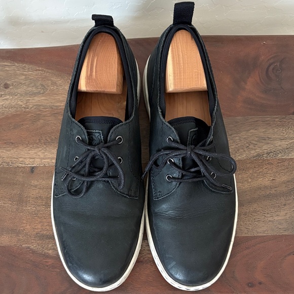 Born Black Leather Men's Oxfords with White Soles. 10 - Picture 1 of 7